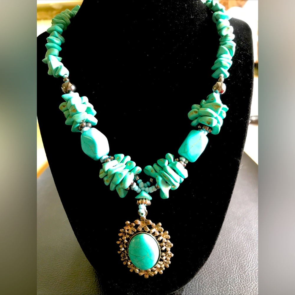 Bold Southwestern Boho Blue Howlite Faux Turquoise Chunky Beaded Necklace